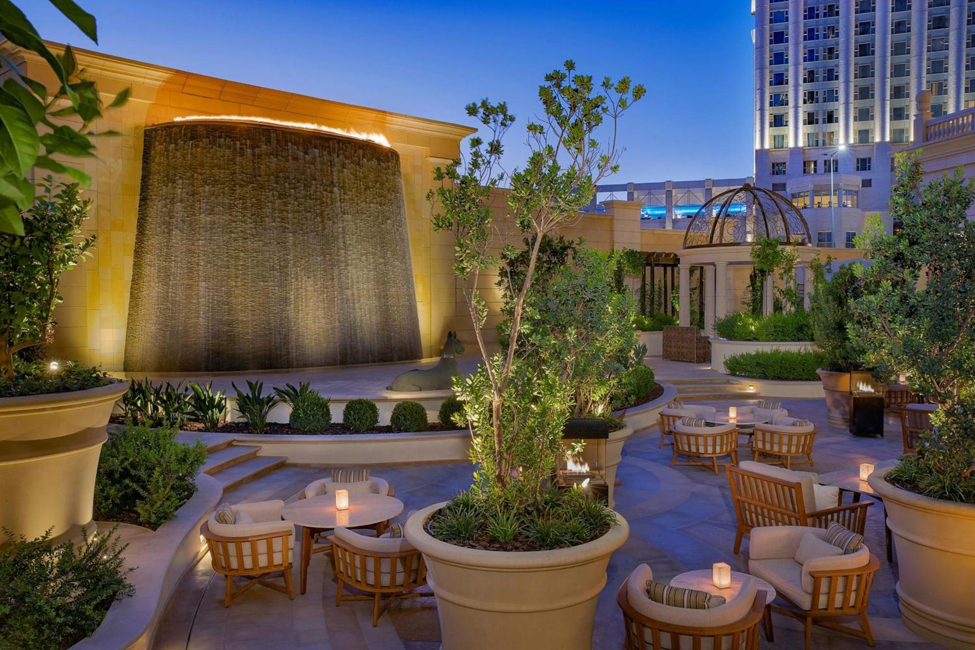 Hotel The Ritz-Carlton, Amán Exterior foto The Waterfall at the Westin Dubai