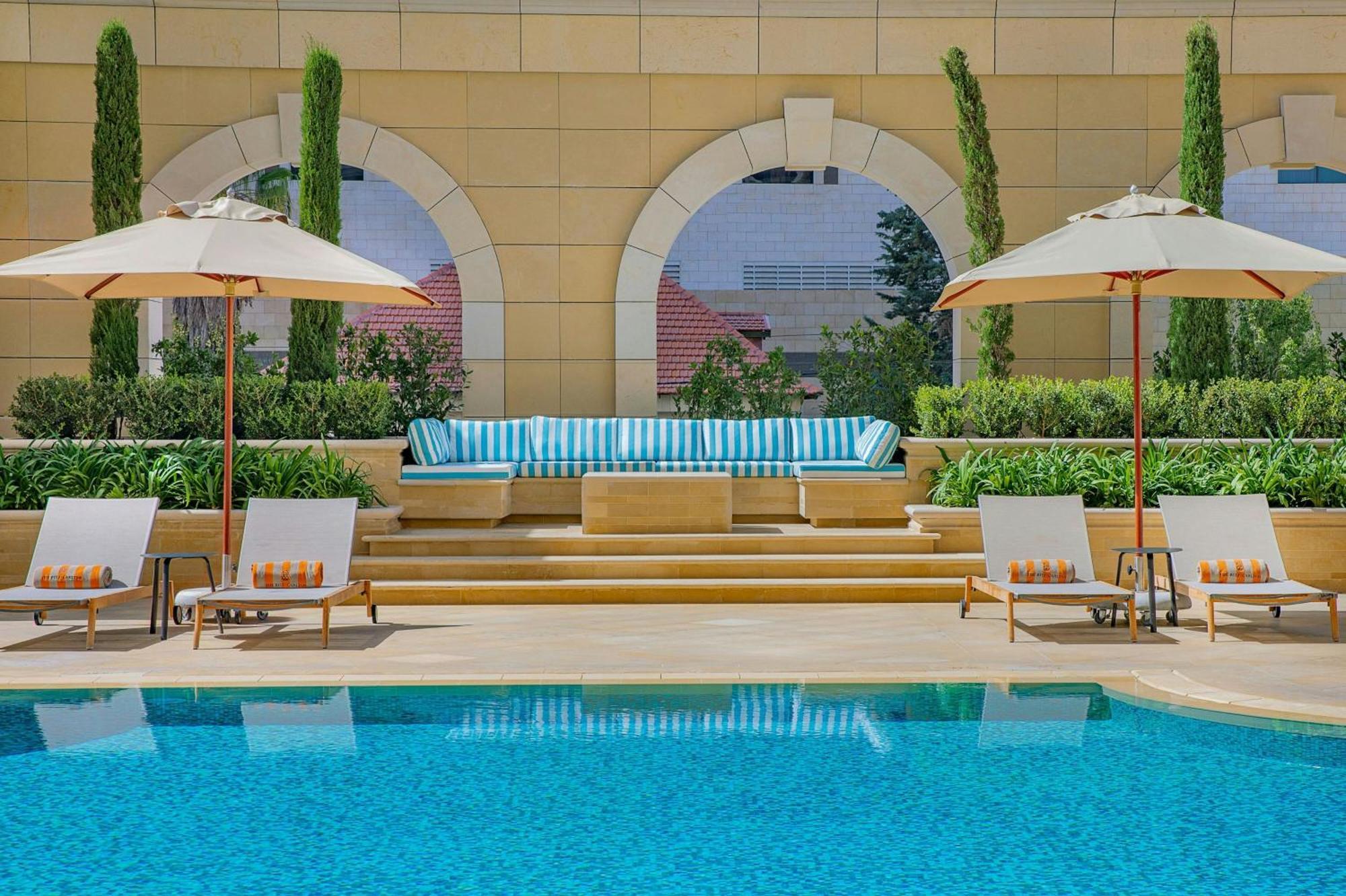 Hotel The Ritz-Carlton, Amán Exterior foto The pool at the Westin Athens