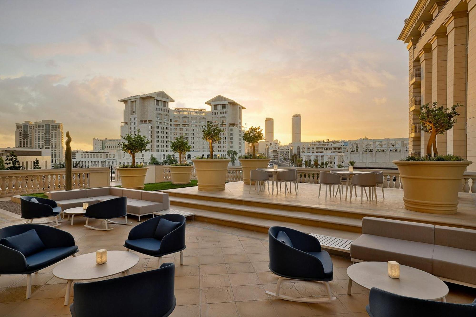 Hotel The Ritz-Carlton, Amán Exterior foto The Terrace at The Oberoi, Mumbai