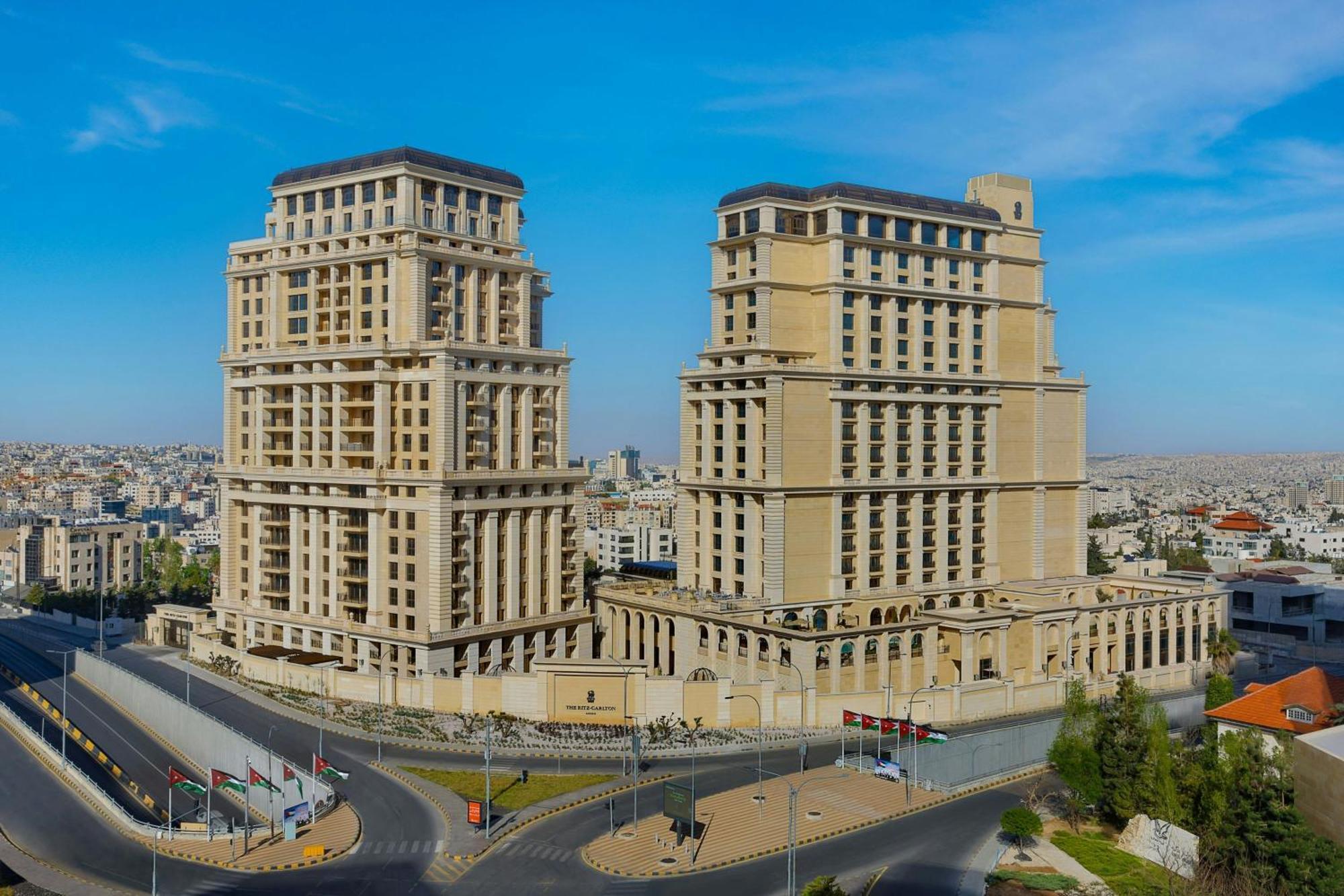 Hotel The Ritz-Carlton, Amán Exterior foto Residential complex in Amman